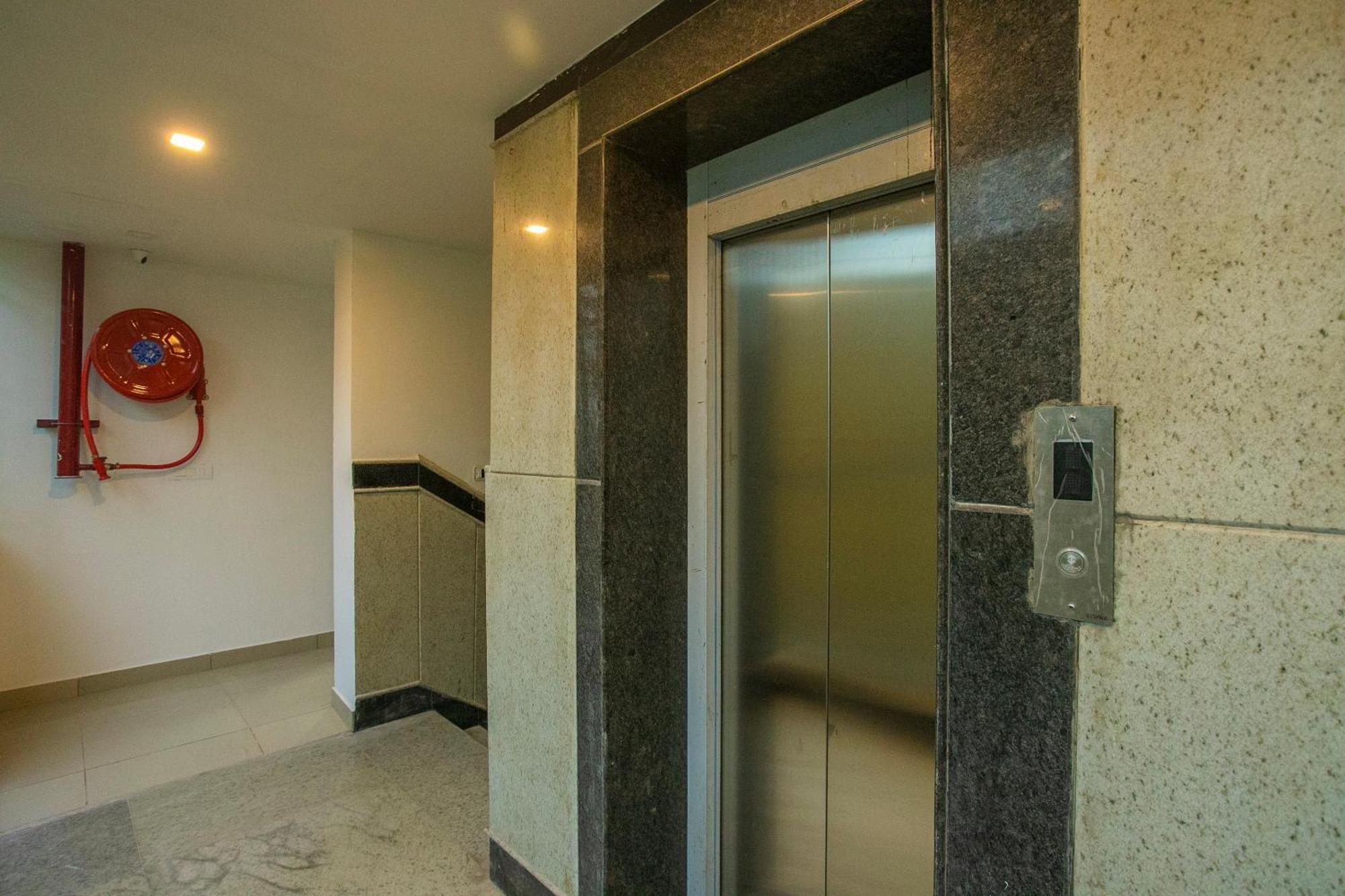 Hotel O Varcity Phi Premium Pavilion ,Above Hdfc Bank ,Near Anjaneya Temple Madiwala, Hosur Main R Bangalore Ngoại thất bức ảnh