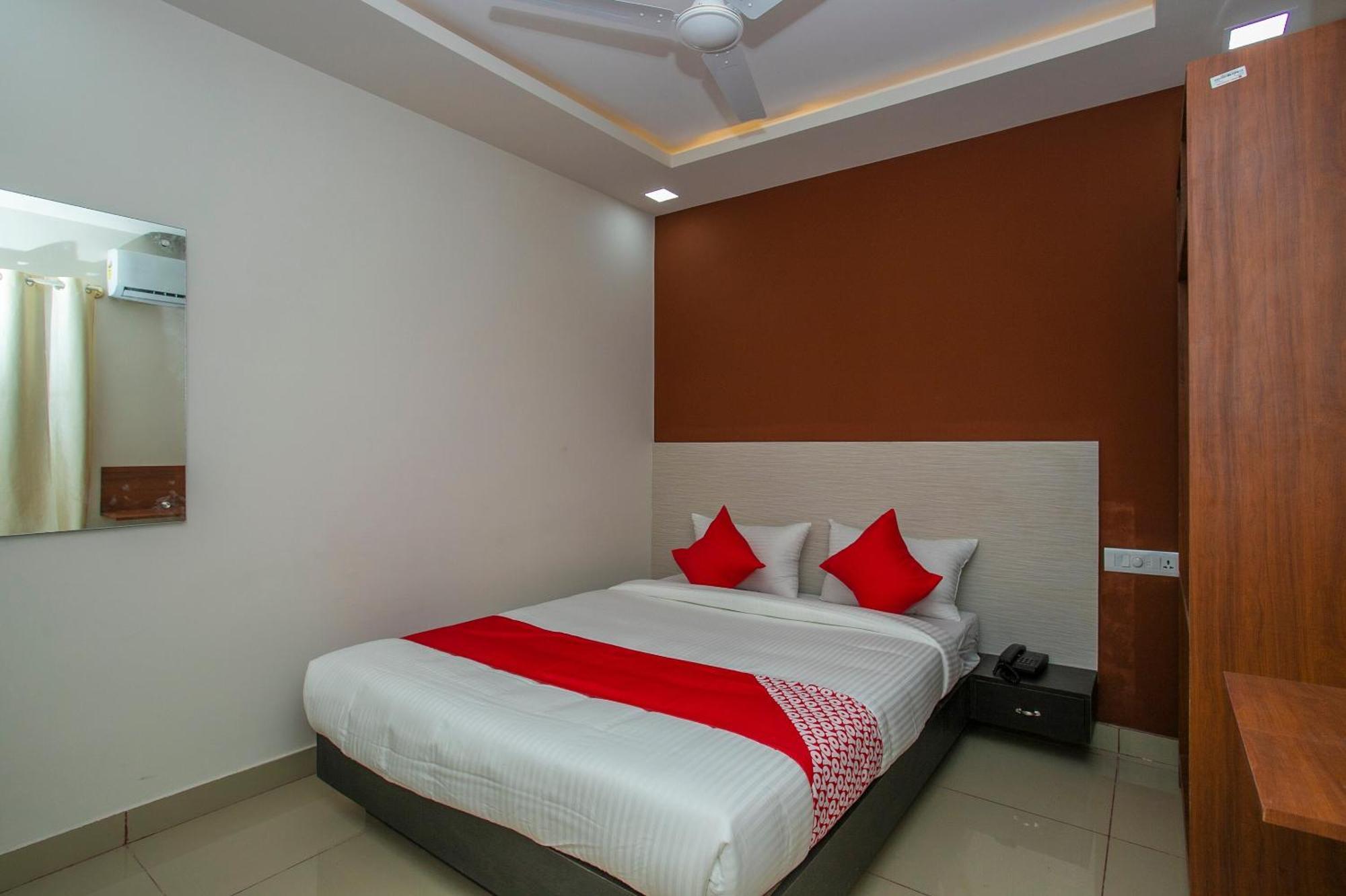 Hotel O Varcity Phi Premium Pavilion ,Above Hdfc Bank ,Near Anjaneya Temple Madiwala, Hosur Main R Bangalore Ngoại thất bức ảnh